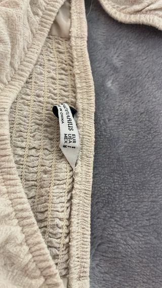 Top beige con cordones cruzados(talla pequeño)