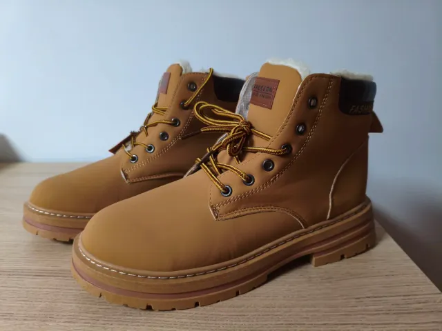 Botas de vestir beige y marrón