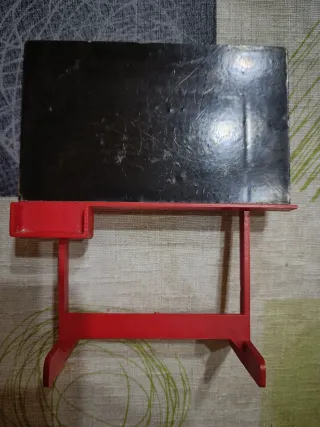 Pizarra infantil roja.
De los años 70