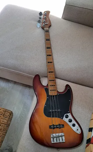 Bajo Eléctrico Marcus Miller V5