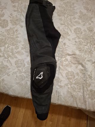 Pantaloni tuta moto Macna neri, in ottimo stato.