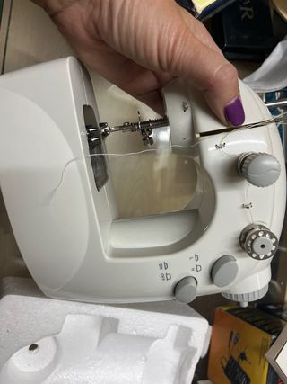 Mini máquina de coser - Compacta