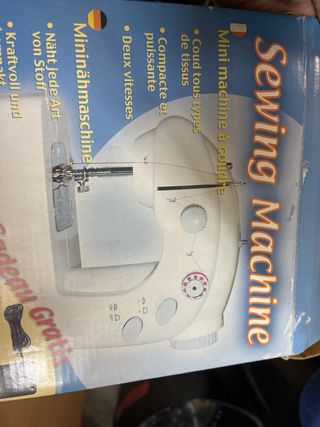 Mini máquina de coser - Compacta