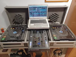 Equipo DJ Pionner + Traktor
Solo trato en persona