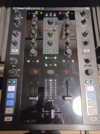 Equipo DJ Pionner + Traktor
Solo trato en persona