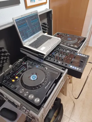 Equipo DJ Pionner + Traktor
Solo trato en persona