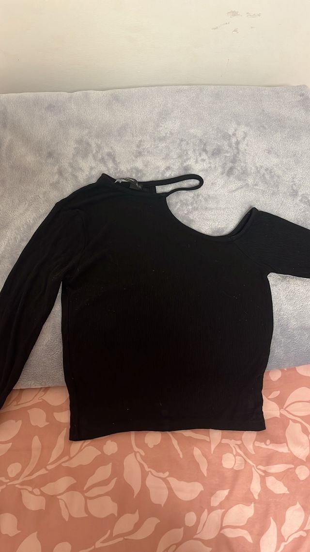 Camiseta asimétrica negra