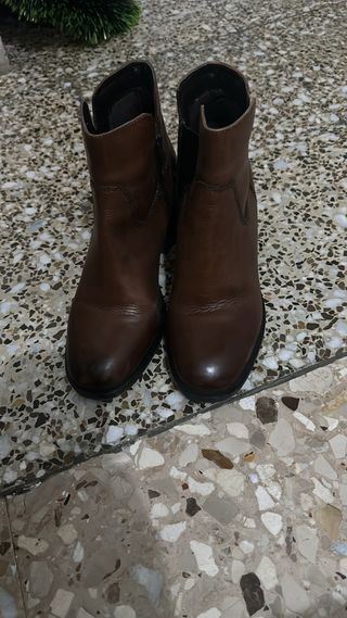 Botines de piel marrones elegantes