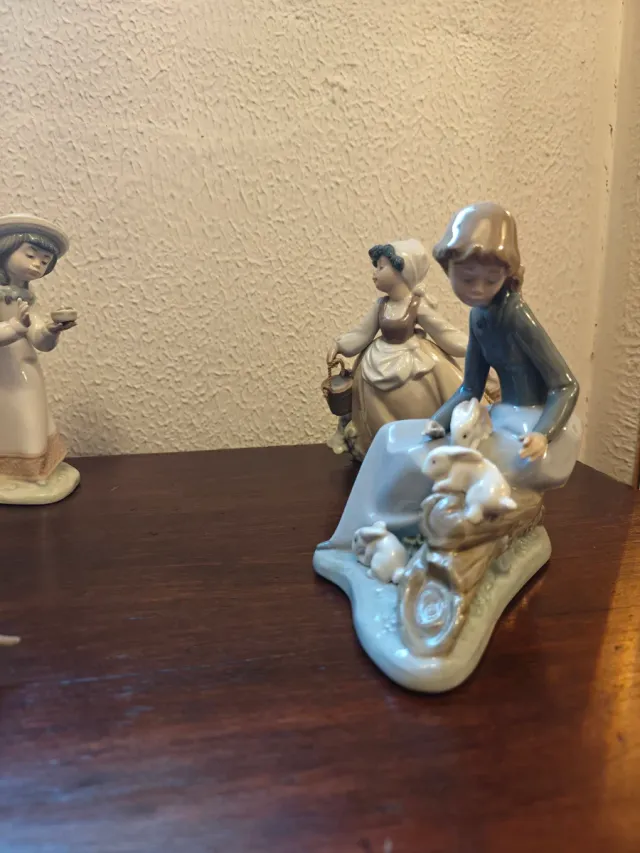 Figuras em porcelana estilo Lladro Nao