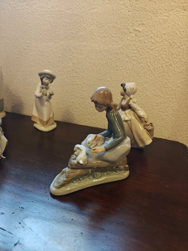 Figure in porcellana stile Lladro Nao