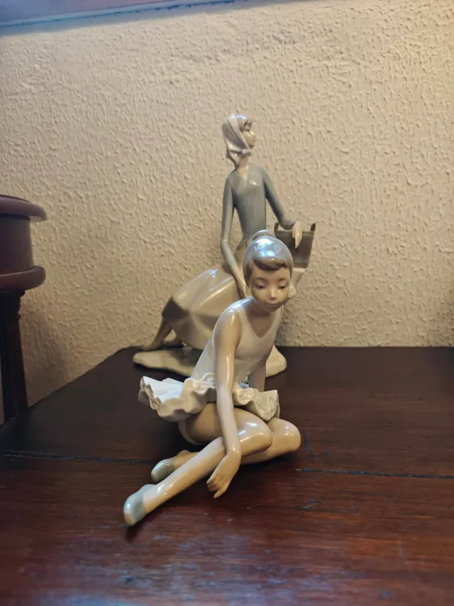 Figuras em porcelana estilo Lladro Nao