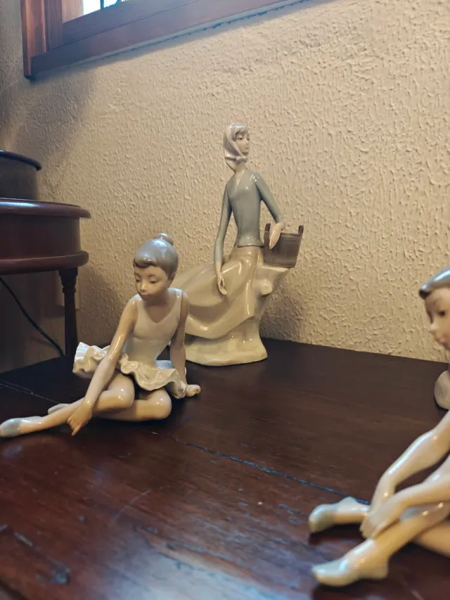 Figuras em porcelana estilo Lladro Nao