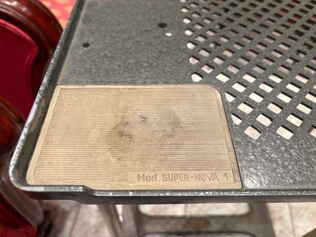 Mesa antigua Involca para máquina de escribir