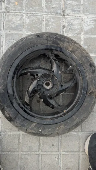 Rueda trasera Piaggio Typhoon
