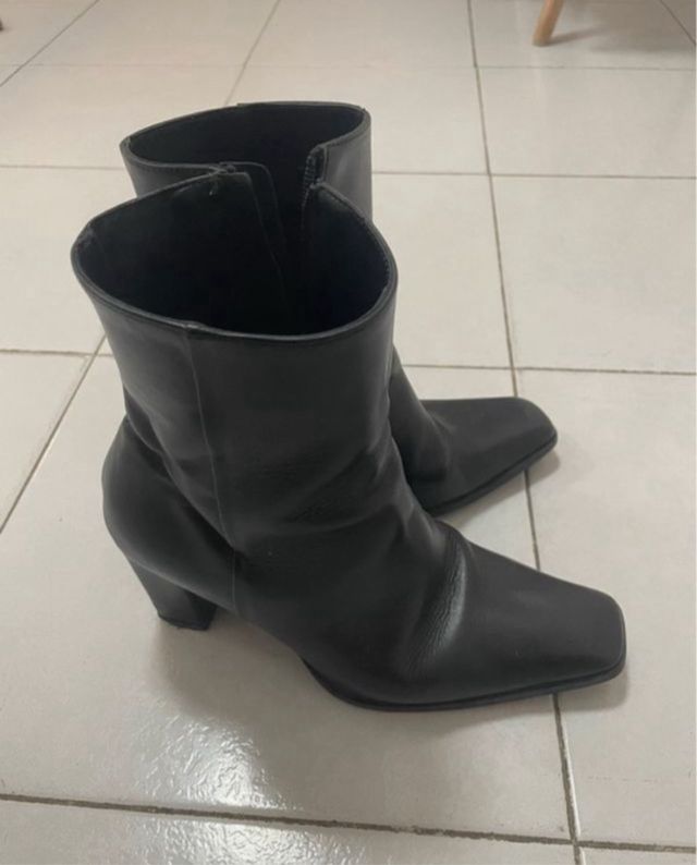 Botines negros de piel