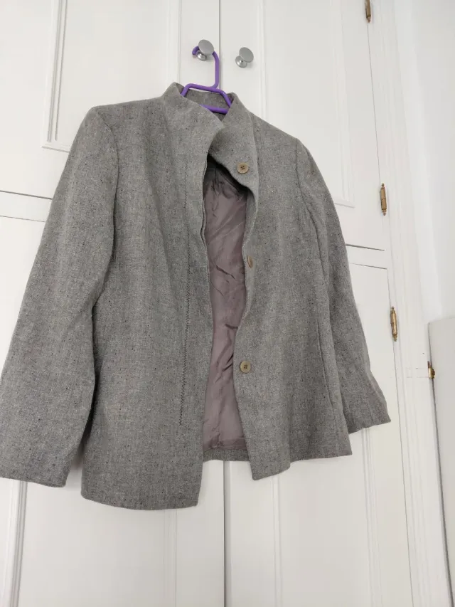 Traje de mujer gris claro