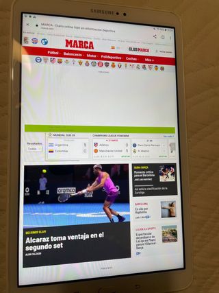 Tablet Samsung Negra y Blanca