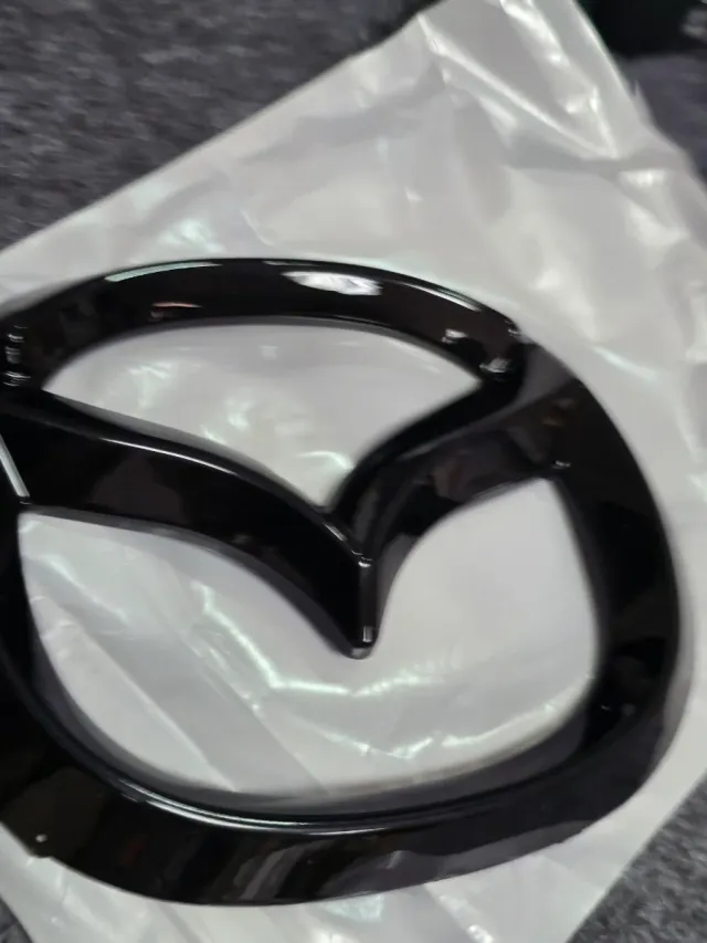 Emblemas Logo Mazda Carbono 2uds