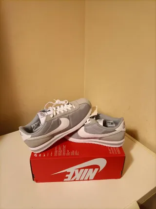 T42,5 Nike Cortez Gris/Blanco