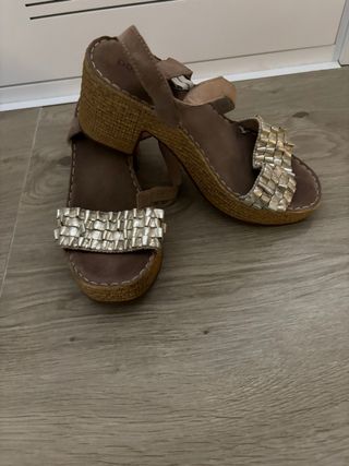 Sandalias Porronet Piel Tacón Dorado