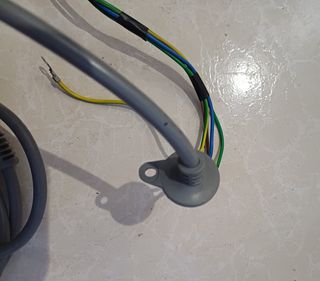 Cable de alimentación eléctrica.