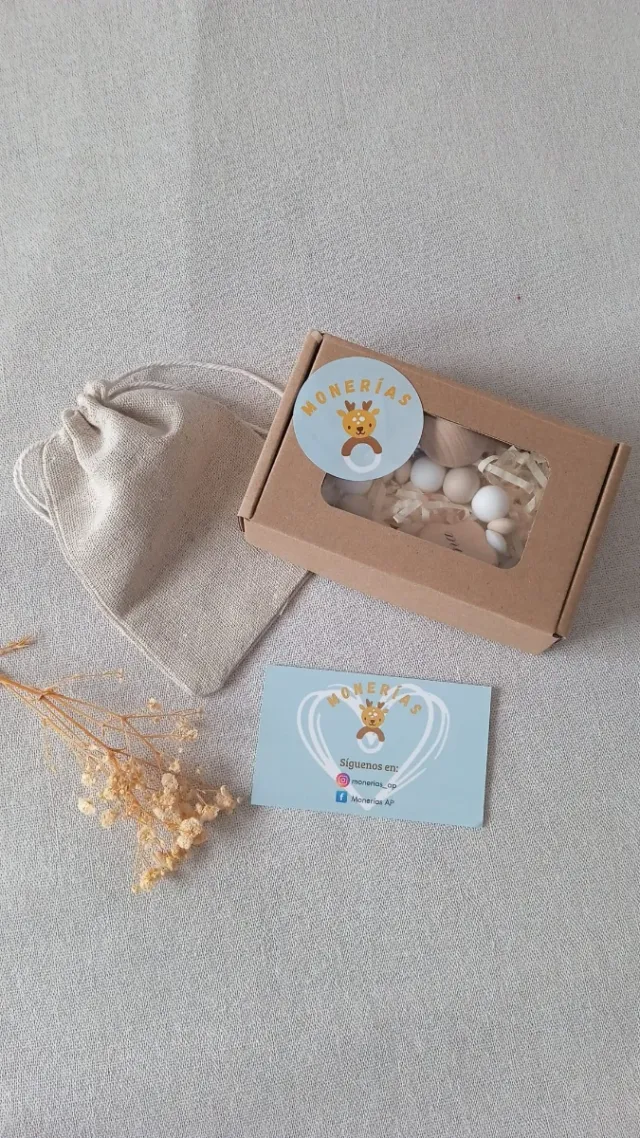 Chupetero personalizado: nombre grabado en madera