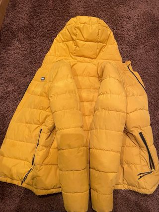 Abrigo acolchado amarillo Pull&Bear con capucha
