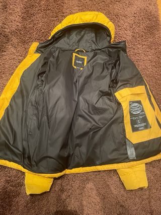 Abrigo acolchado amarillo Pull&Bear con capucha