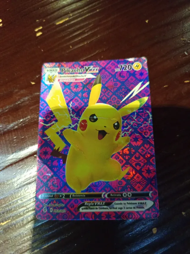 Carta Pokémon Pikachu VMAX Gigamax 720 HP