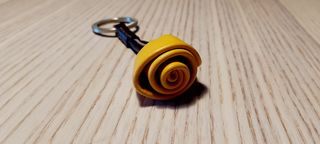 Llavero Flor Salvador Bachiller Amarillo/Negro