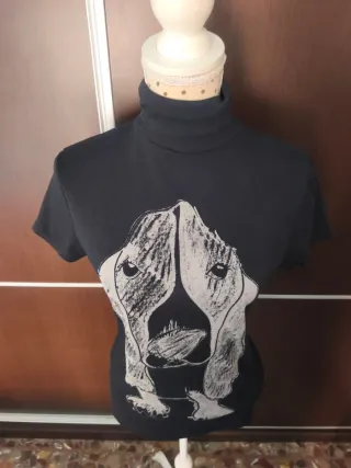 Camiseta cuello alto con estampado de perro