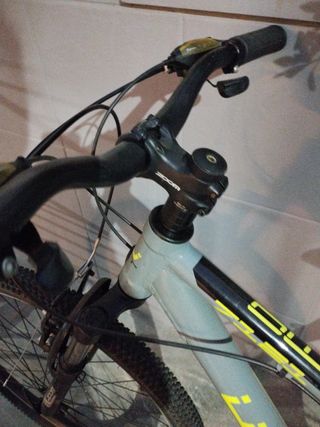 Bicicleta de montaña gris cosmo 7121