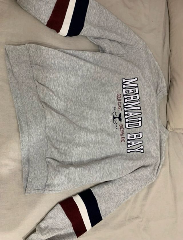 Sudadera gris estampada