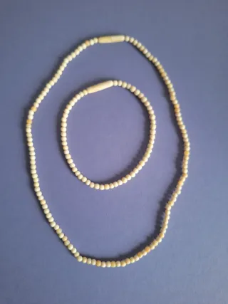 Gargantilla y pulsera antiguos  en material noble