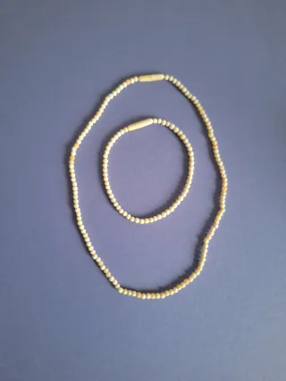 Gargantilla y pulsera antiguos  en material noble