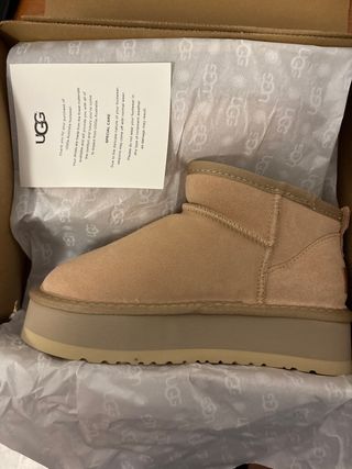 Botas UGG Beige Plataforma. 