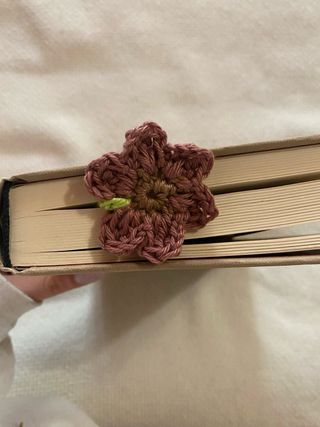 Segnalibro uncinetto fiore e foglia