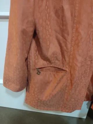 Chaqueta ligera naranja estampada