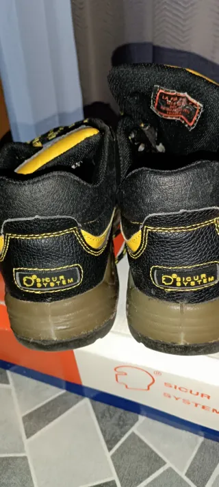 Scarpe da Lavoro antinfortunistiche.