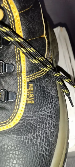 Scarpe da Lavoro antinfortunistiche.