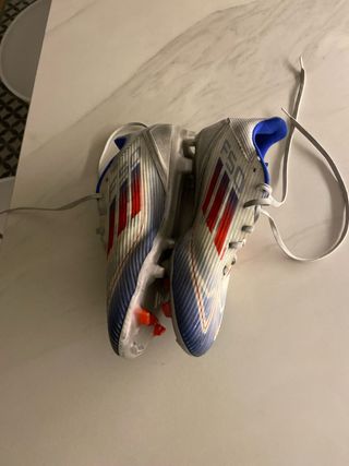 Botas de fútbol Adidas F50  talla 42  solo