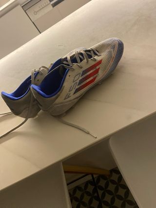 Botas de fútbol Adidas F50  talla 42  solo