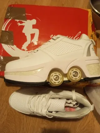 Zapatillas con ruedas blancas