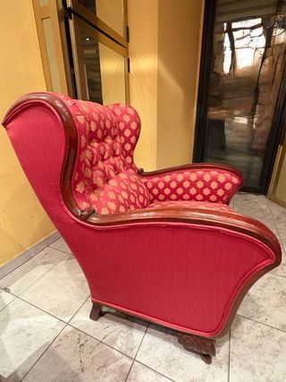 Sofá Tresillo Capitón Rojo y Dorado