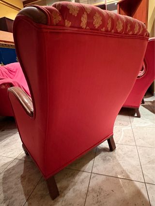 Sofá Tresillo Capitón Rojo y Dorado
