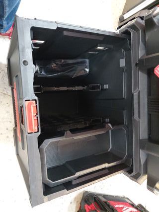 Caja Milwaukee PACKOUT + Taladro de Impacto