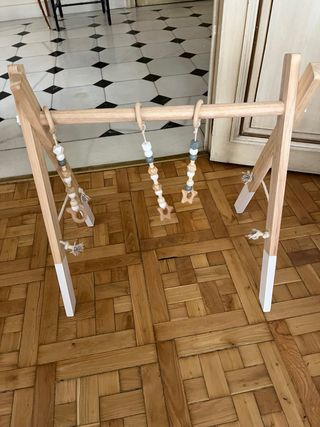 Gimnasio de madera para bebé