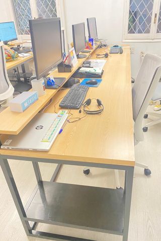 Mesa de oficina madera y metal