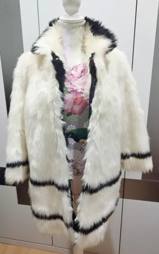 Abrigo pelo sintético. H&M Colección Studio 2013.