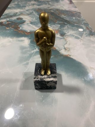 Figura Caballero Dorado Base Mármol
